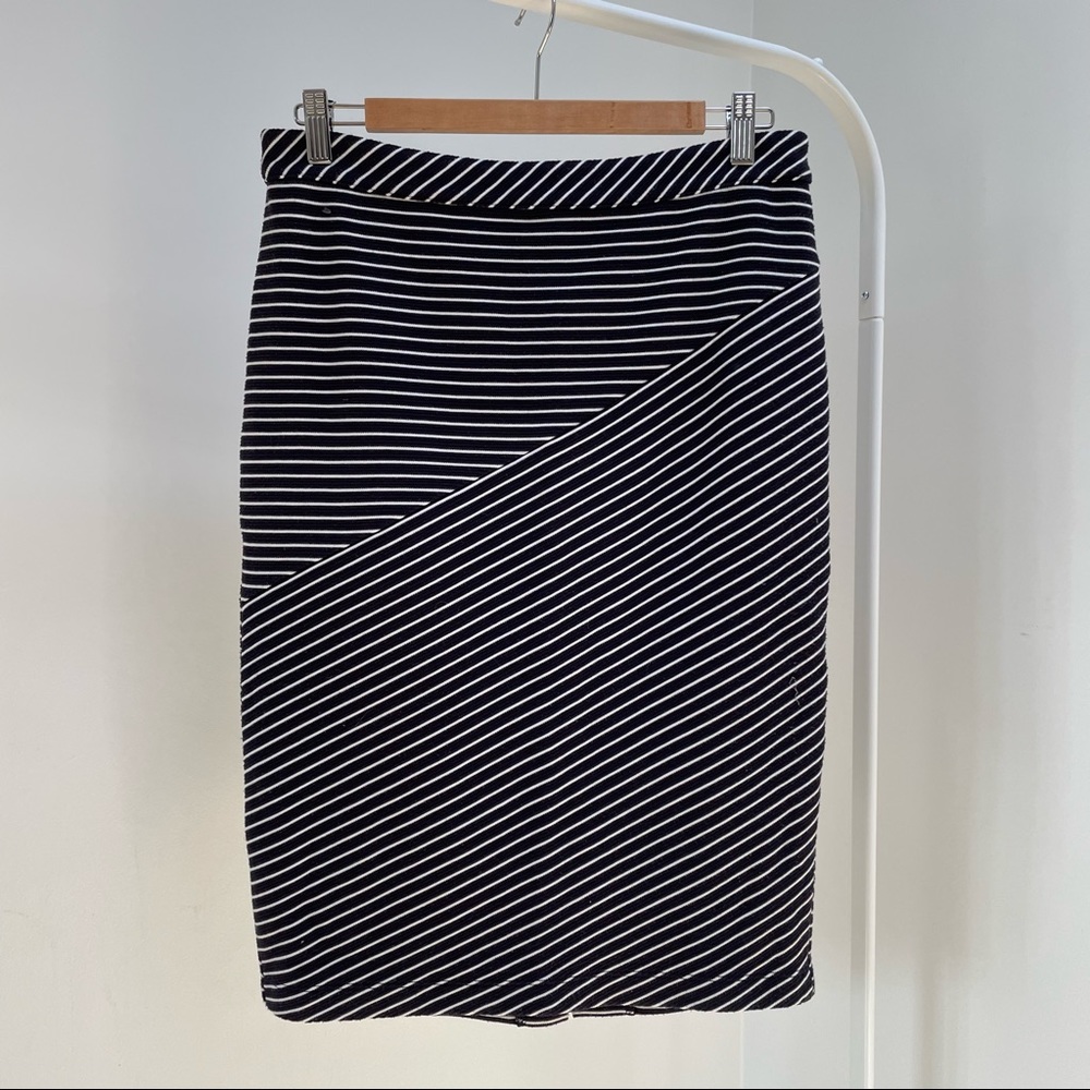 Banana Republic Navy Blue and White Striped Pencil Skirt Size 8